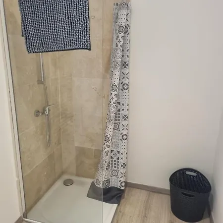 , Cure Au 1er étage 2 Nuits Minimum *